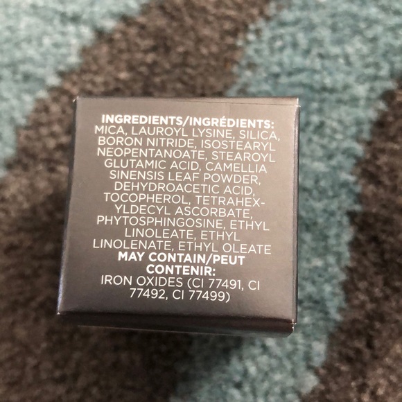 Mini Cover FX setting powder. Translucent. - Picture 3 of 3